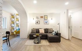 Castle Way Apartments Tamy